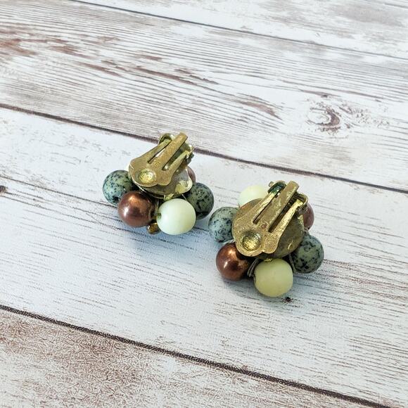 Vintage Clip On Earrings Earthy Tones Cluster Just Under 1" - Picture 6 of 7